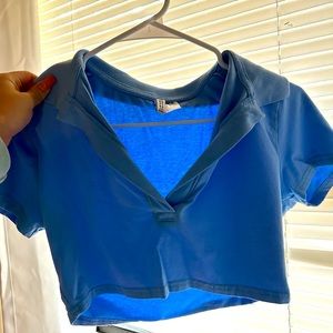 baby blue cropped tee